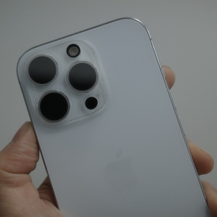 현재 사용 중인 아이폰 16 프로의 모습